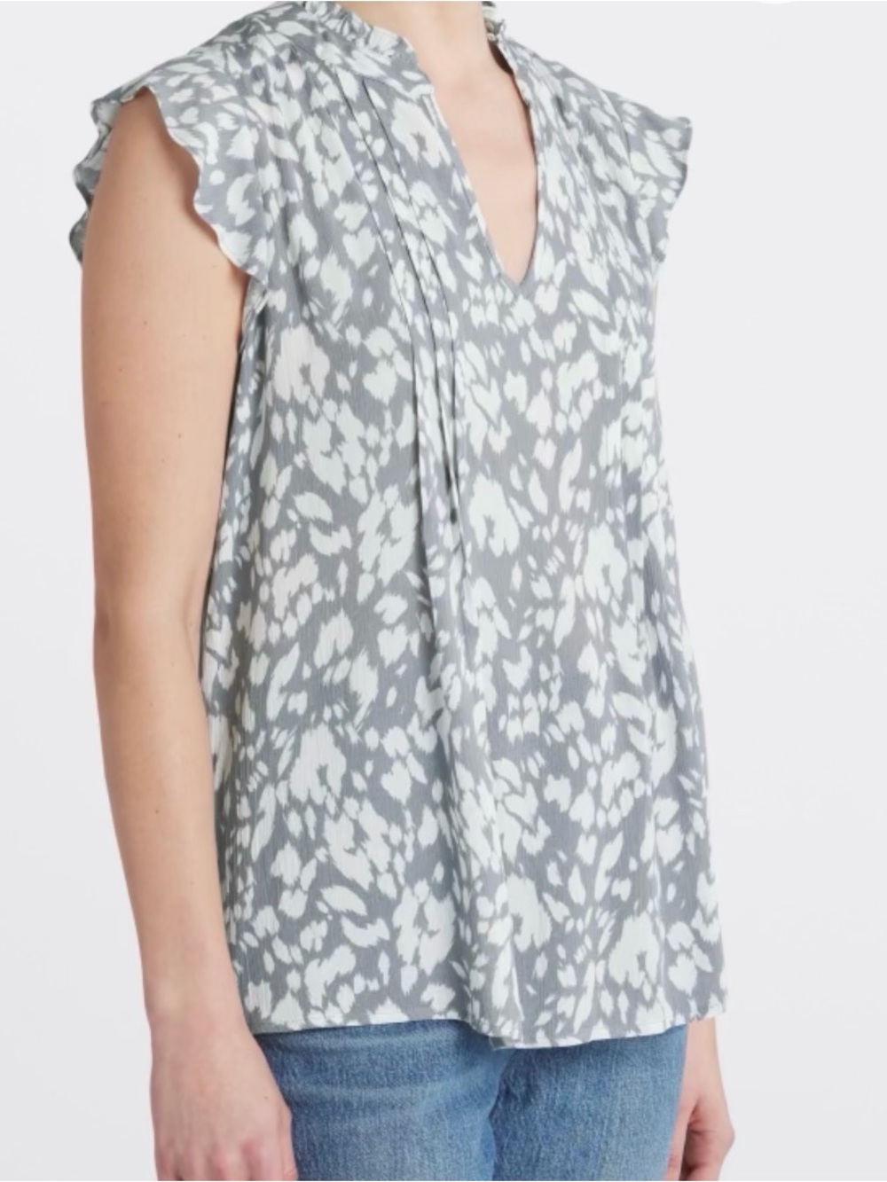 StitchFix Monday Fun Flutter Sleeve Grey & White Printed V-Neck Blouse, Size XXL